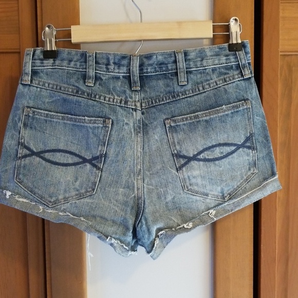 Abercrombie and Fitch High Rise Festival Shorts - Picture 5 of 5